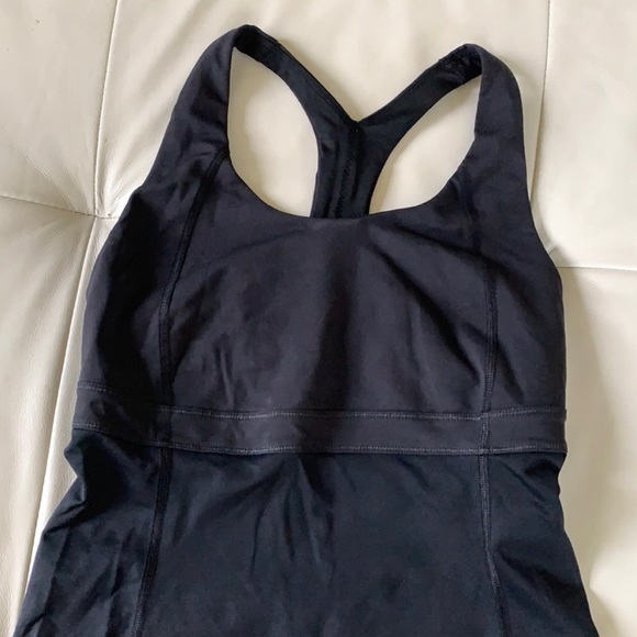 Lululemon black tank top size 4 - Picture 4 of 4